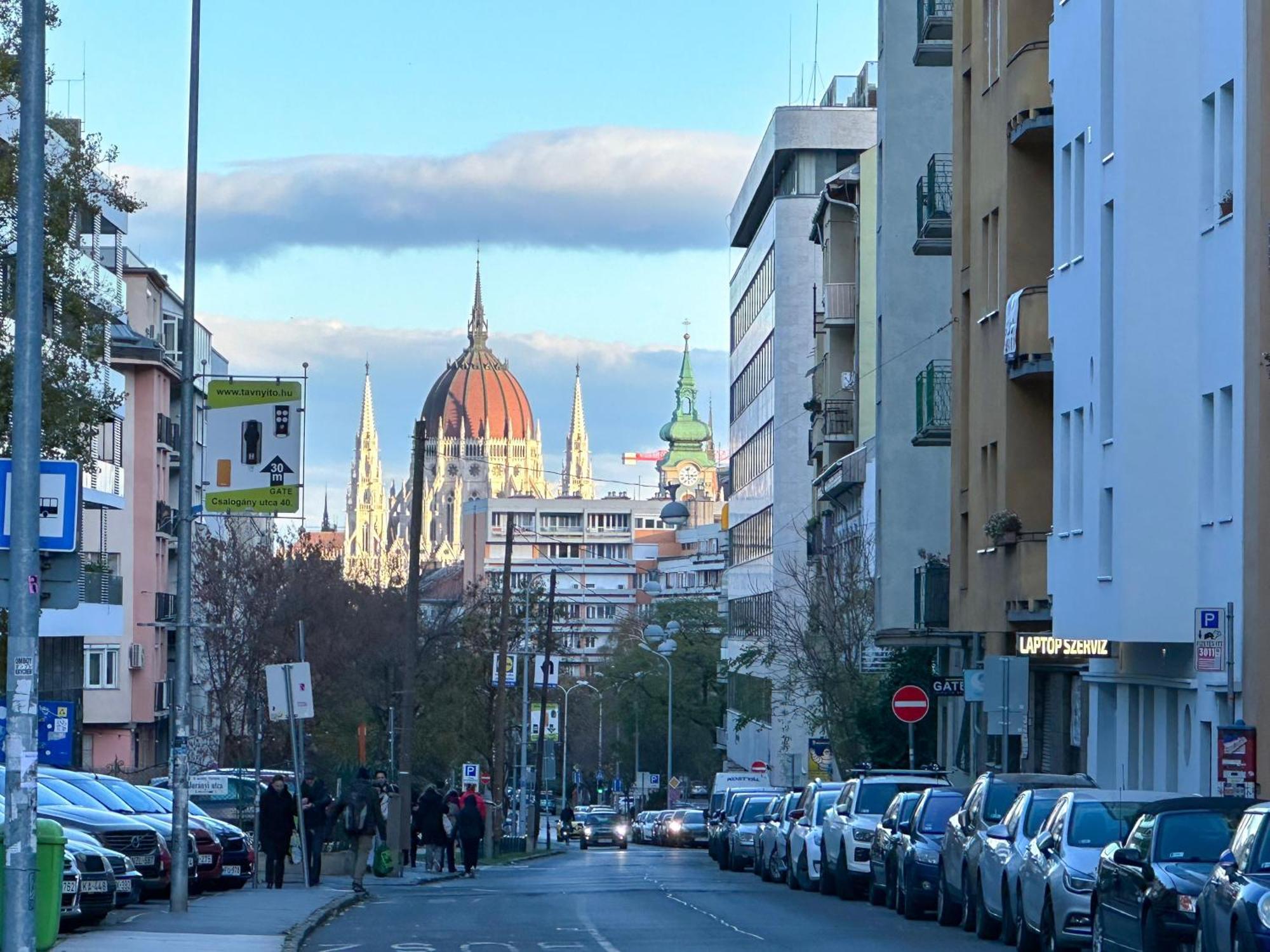 Sunny Castle Apartment Budapest Bagian luar foto
