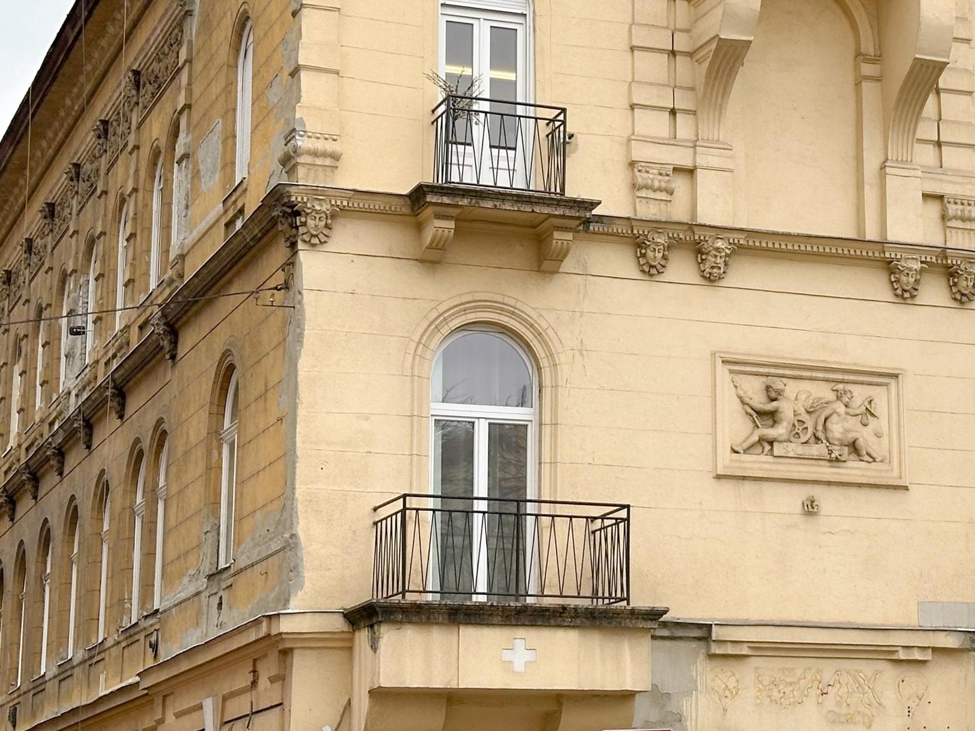Sunny Castle Apartment Budapest Bagian luar foto